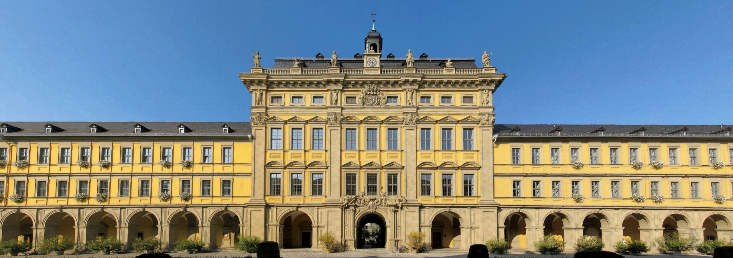 Das Juliusspital ist mehr als nur ein Krankenhaus. Es ist auch ein Weingut, ein Altersheim und eine Sehenswürdigkeit