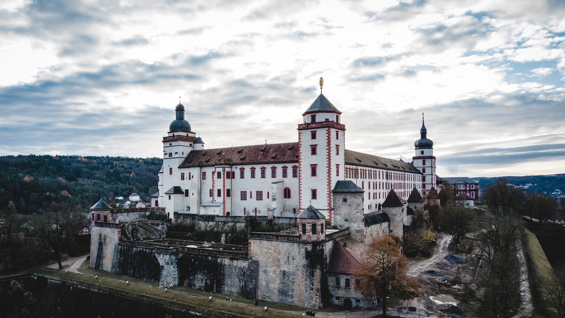 Die Festung Marienberg ist ein Wahrzeichen der Stadt und zeugt von ihrer langen Geschichte