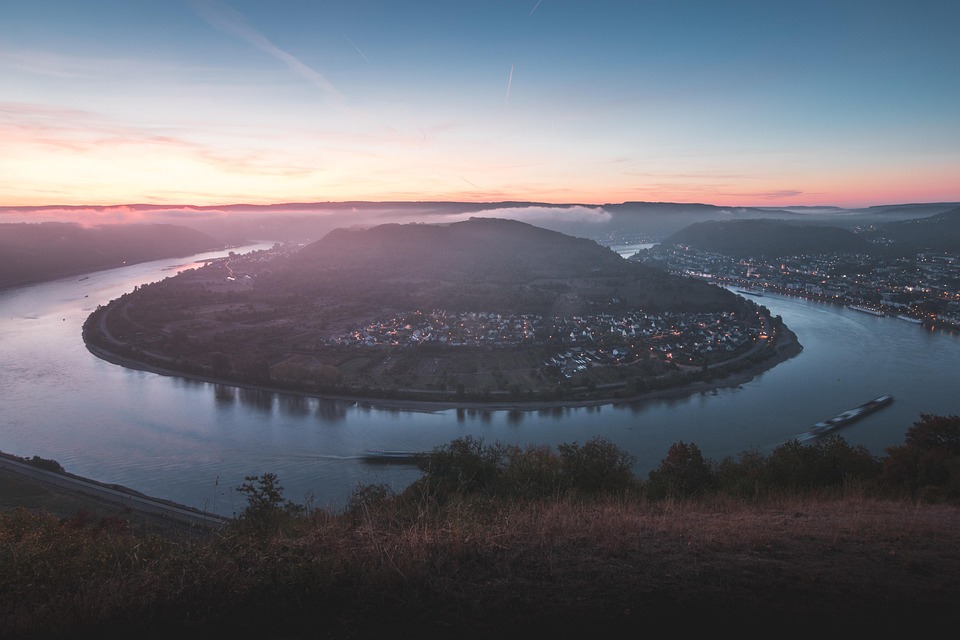 Entdecke Mayen-Koblenz: Rheinlands Geschichte, Natur & Kulinarik