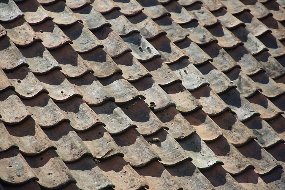 Dach einsturz am historischen Trommelturm: Panik unter Touristen!