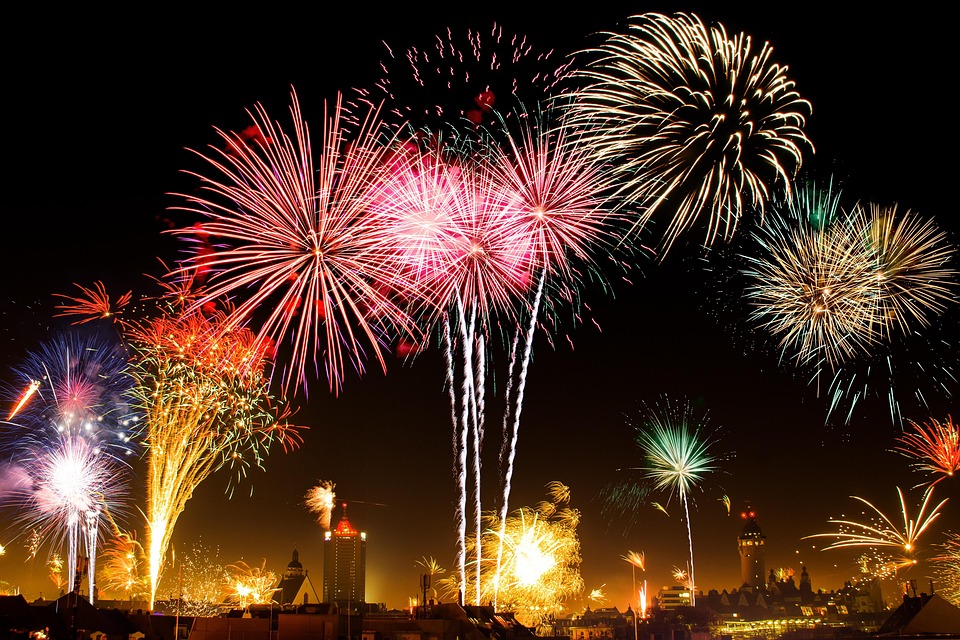 Feuerwerk der Extraklasse: Da Nang feiert mit 10.000 Zuschauern!
