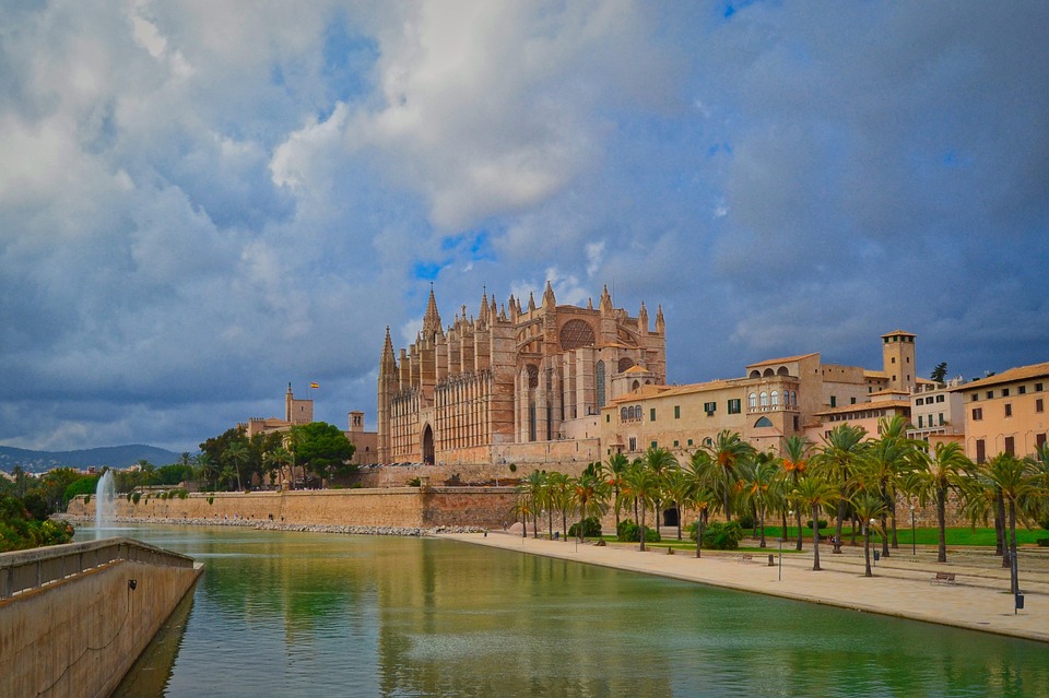 Kofferchaos auf Mallorca: Urlauberin findet gefälschten Koffer!