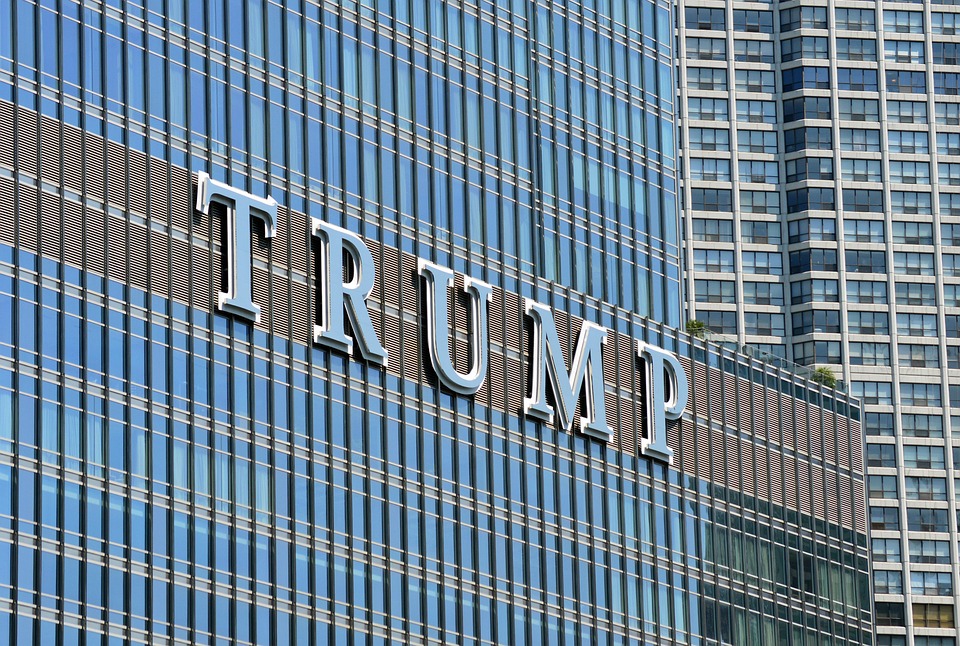 Trump auf glamouröser Golfreise: Eine Billion Dollar und Spannungen mit Israel!