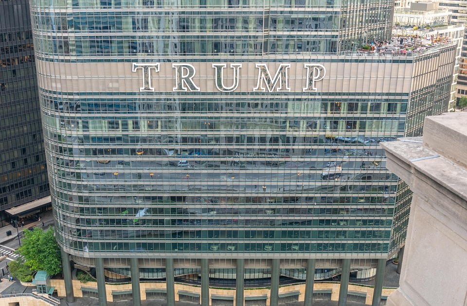 Trump verstärkt Druck auf Unternehmen: ICE-Razzien alarmieren Einwanderer!