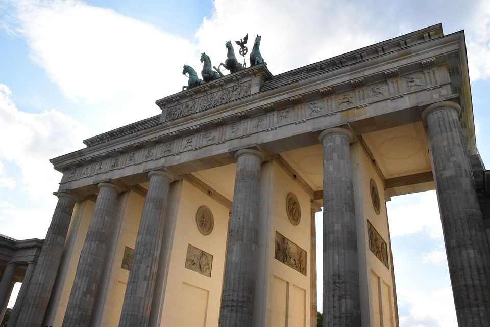 Familiennachzug in Deutschland: Bundestag plant zwei Jahre Aussetzung!