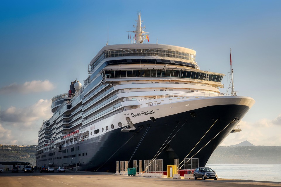 Traumschiff „Amadea“: Abenteuerliche Kreuzfahrten ab Bremerhaven 2025