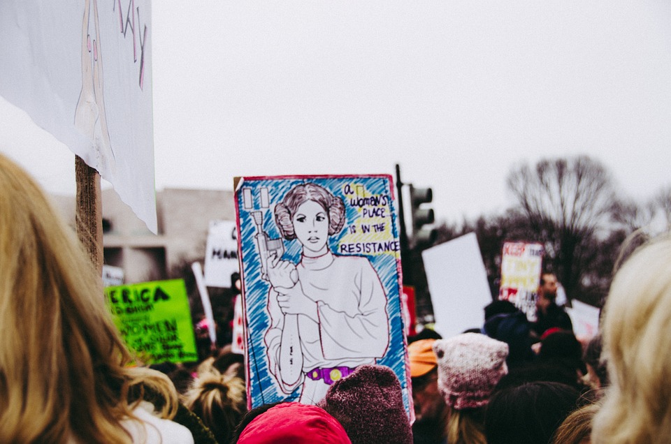 Trump beschuldigt Newsom der Komplizenschaft mit Protest-Randalierern!