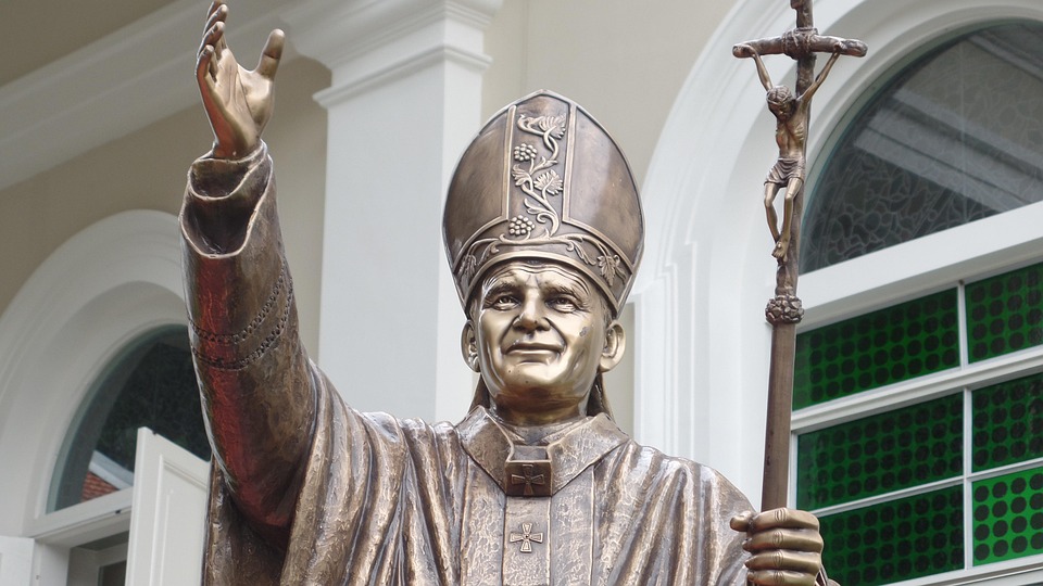 Papst Leo XIV. begeistert mit sportlichem Urlaub in Castel Gandolfo!