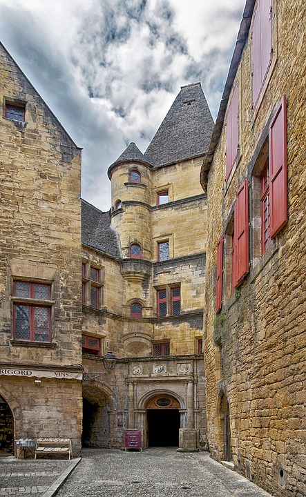 Frühstücksparadies in Sarlat: Trüffelbrioche und französische Gaumenfreuden!
